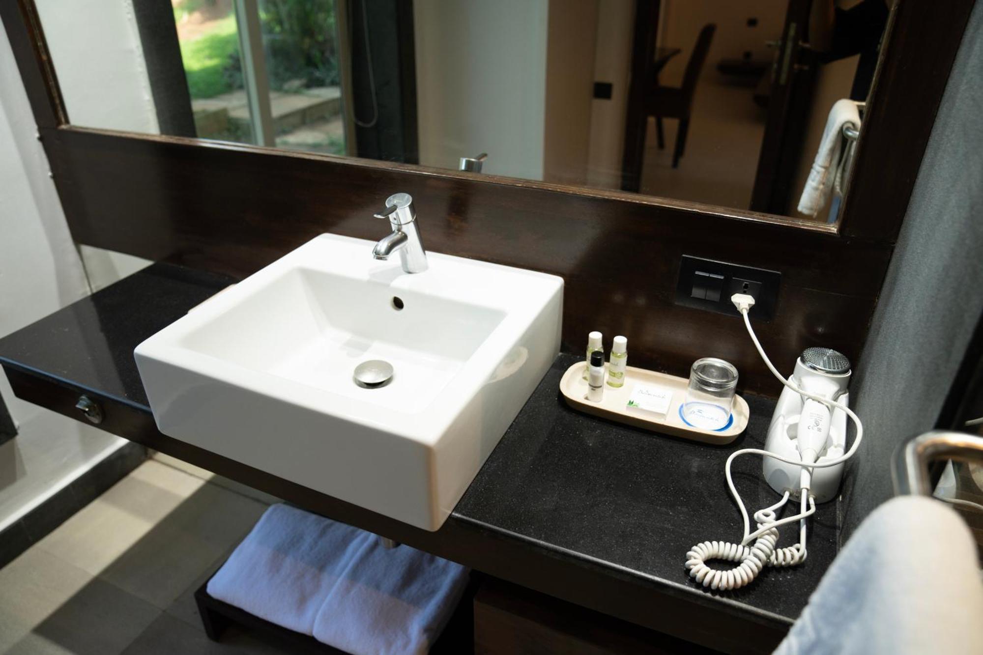 Regenta Beach House Resort, Goa 比纳里姆 外观 照片